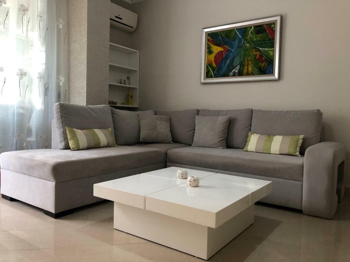 Mali I Robit Beachfront Apartment Golem  Exterior foto